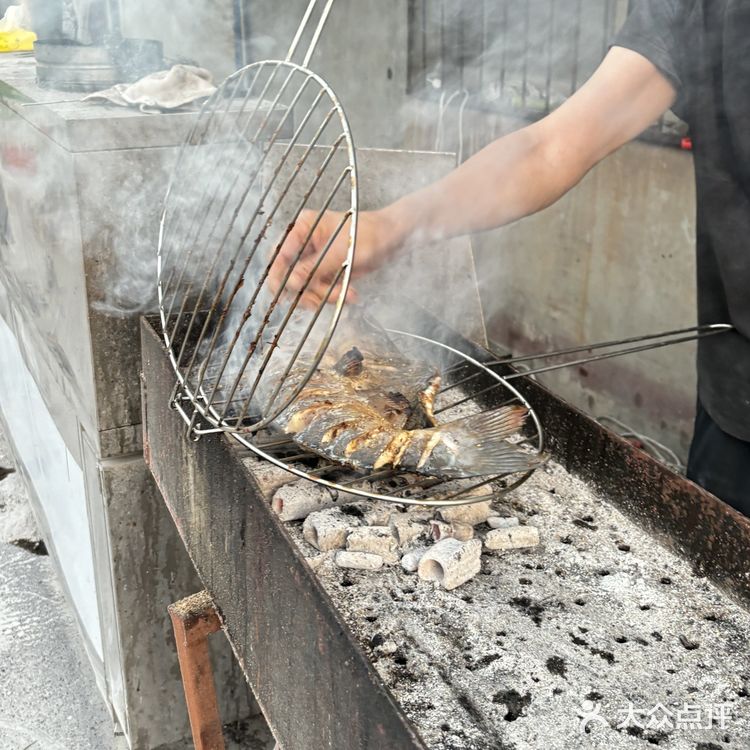 淄博烤鱼求推荐！还有比这家更好吃的烤鱼吗？