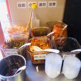 他家的口号是：一碗米粉 八块牛肉