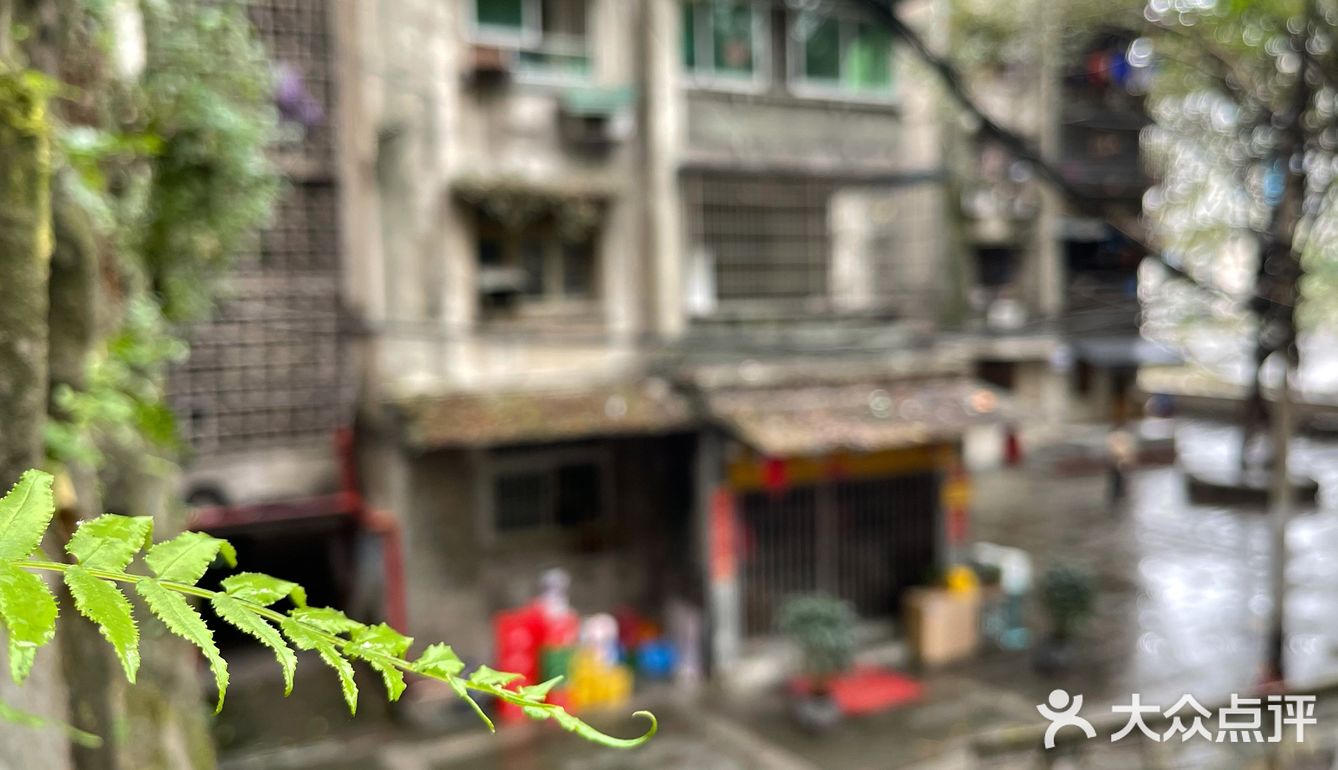 纯粹路过，早上还没到开门营业的时间