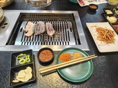 -臻牛烤肉