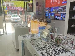 -诺柯视眼镜-蔡司依视路官方工厂店(淞南一店)