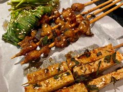 -何妹湿辣牛肉·粤式烧烤砂煲(桂雅路店)