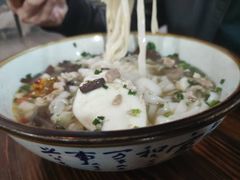 -裕新楼粉面馆·石磨手工粉(四方坪店)