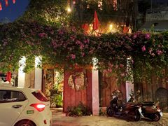 -Cuc Gach Quan Restaurant