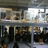 小孩子比较多，但是二楼和户外还是值得拥有一天的时光的
