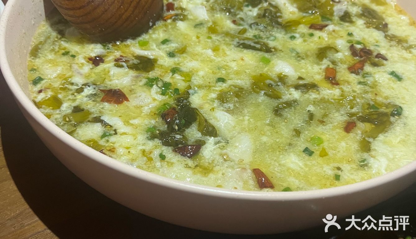 这家店评分4.8，这家店的酸菜鱼值得一试