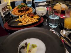 -皇冠假日酒店-B&G51餐厅