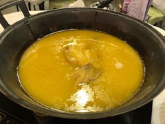 浓厚原只鸡煲花胶汤-鲜入围煮花胶鸡海鲜火锅