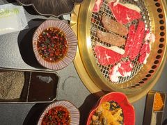 -铭牛烧肉·和牛海鲜自助(高新月牙湖店)