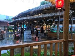 -茅草房·河畔园林火锅