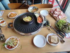 -江南猪肉商会无限续吃(弘大店)