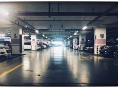 -中原城市广场-停车场