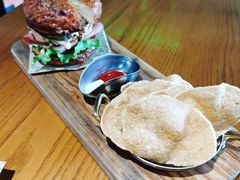 双蛋指椒牛肉汉堡-魏斯理汉堡(西安沣东吾悦店)