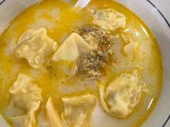 金汤黄鱼馄饨-蟹黄鱼·楼上面馆(外滩中央旗舰店)