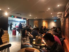 大堂-星巴克(浦东机场T2到达店)