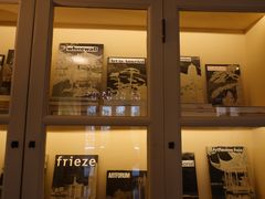 -Nathalie Djurberg与Hans Berg“牛皮纸包裹的月亮”-Prada荣宅当季展览