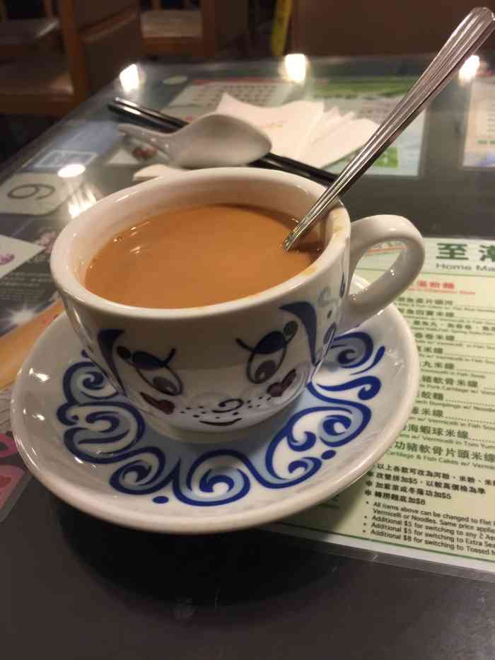 打分 夜里去的,店里人很多,港式奶茶和吃的都很不错.