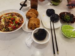 黑猪肉黑金包-李与白包子铺(桐梓林店)