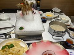 -红鼎豆捞·非遗鲍皇汤火锅(宝丰路店)