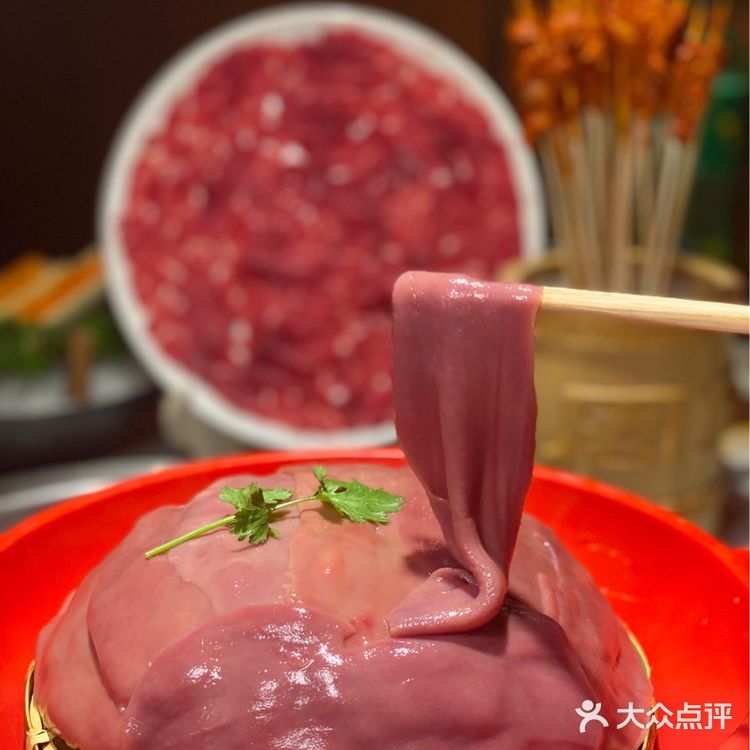 最高排队时长16小时｜周师兄重庆火锅杀到人民广场啦