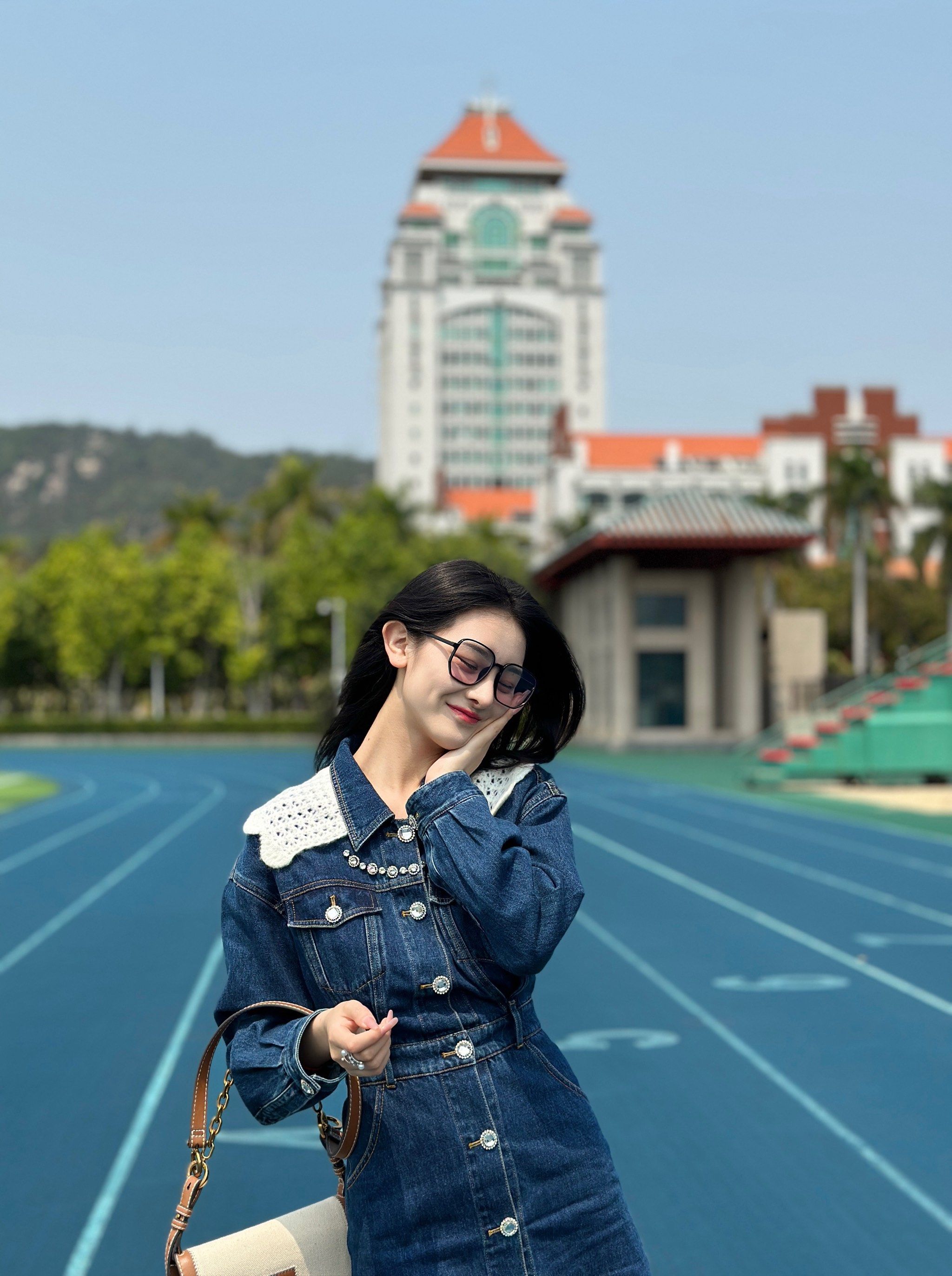 厦门大学预约入校攻略

这是座很美的校园,校园内绿树成荫,无论