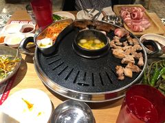-江南猪肉商会无限续吃(弘大店)