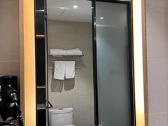 -汉庭优佳(上海娄山关路地铁站店)