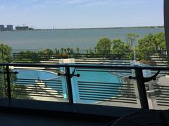 -上海滴水湖皇冠假日酒店