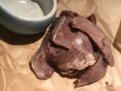 古法盐蘸牛肉-老头儿油爆虾·知味杭州(爱琴海购物中心)