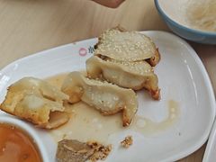 -小杨生煎(金山百联购物中心3楼店)