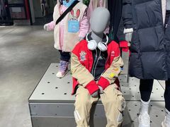 -阿迪达斯(百联徐汇商业广场运动旗舰店)