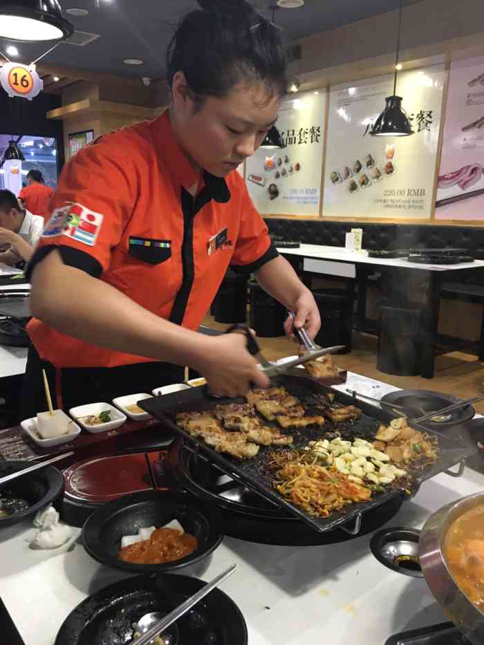八色烤肉(龙湖北城天街店)-"味道很好,专业的韩国味,服务员也非常贴心
