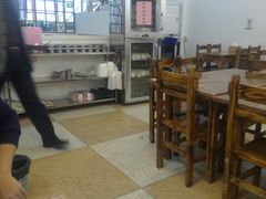 大堂-正宗普宁豆干坊·洪记砂锅粥(红领巾路店)