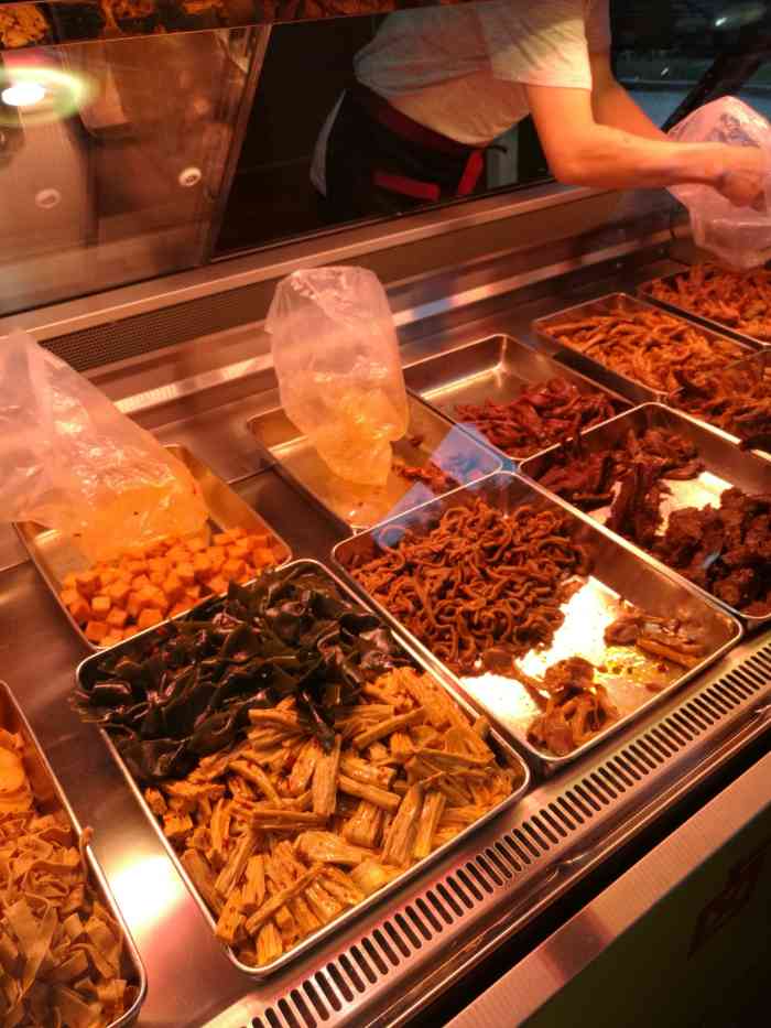 卤小鲜(罗马景福城店)-"一家专门的特色卤味小店,在西安也还有好多.