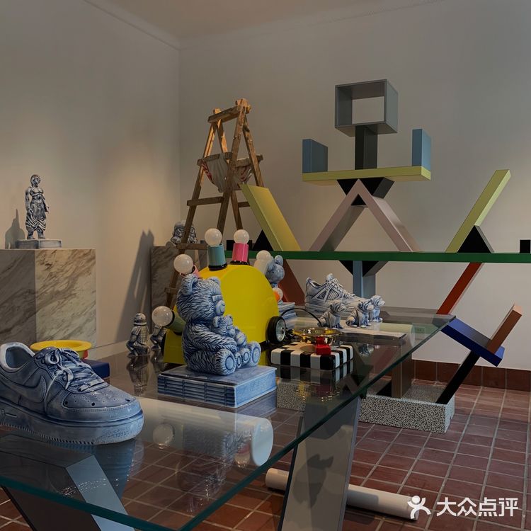 复兴西路潮玩咖啡店Cloister  The shouter