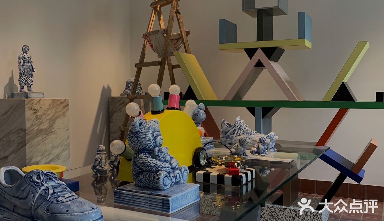 复兴西路潮玩咖啡店Cloister  The shouter