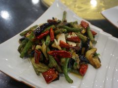 -石磨豆花家常菜·牦牛排土火锅
