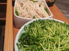 活体豌豆苗-左庭右院鲜牛肉火锅(环球港店)