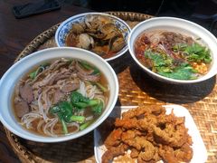 -爆炸头阿姨小四川正宗川味小吃(无任何分店)