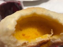脆皮流沙包-皇朝会.经典传统粤菜(外滩店)