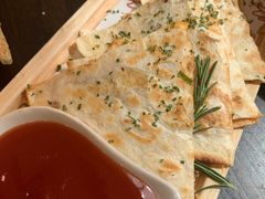 -Chom Cafe and Restaurant