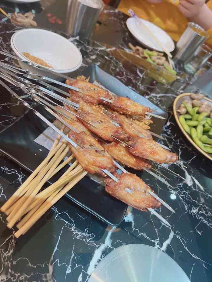 鸽子王烧烤东北菜(晋阳街总店)-"这家的人还是挺多的,上次过来是在