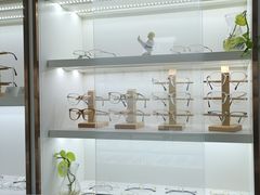 -翰佐蔡司小乐圆·依视路星趣控·暴龙眼镜折扣店
