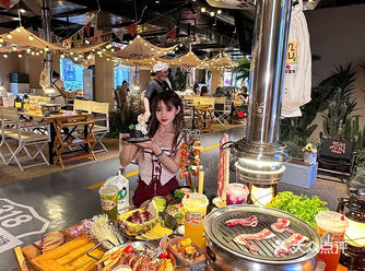 室内露营沙漠️吃烤肉！还有可爱的羊驼