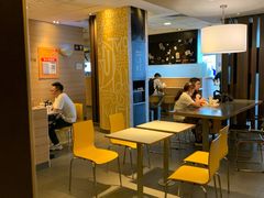 用餐区-麦当劳(禄口机场T2航站楼)