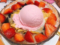 士多啤梨黑钻配雪糕-甜心妈妈·榴莲星级糖水(北京路总店)
