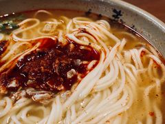 -亮亮面馆(经六路店)