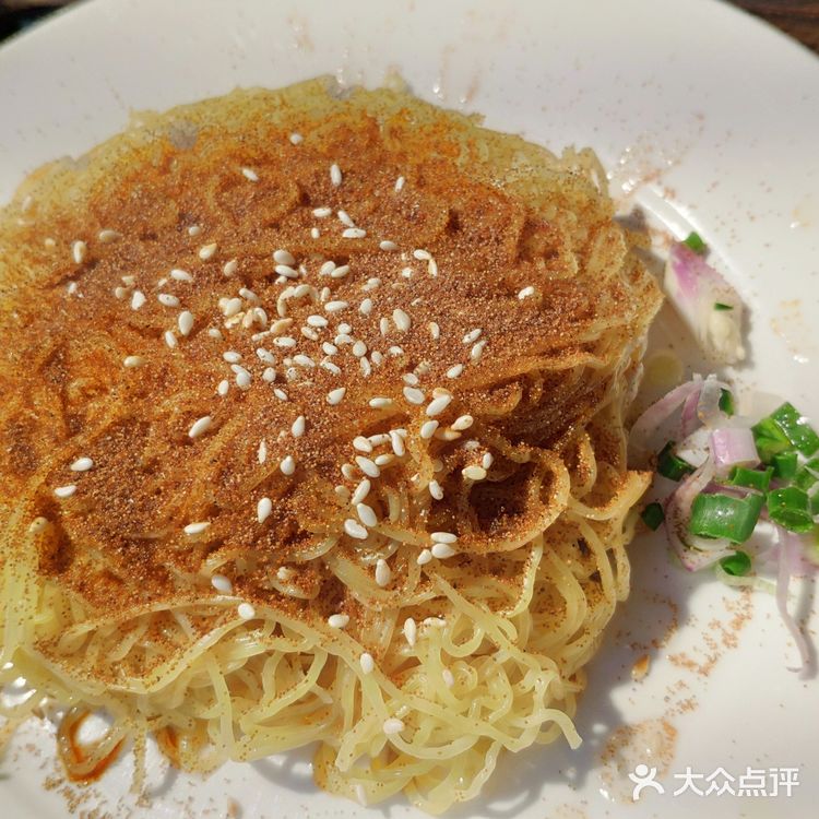 有礼貌，有笑容！【猪肠粉】是三酱肠粉，感觉是芝麻酱
