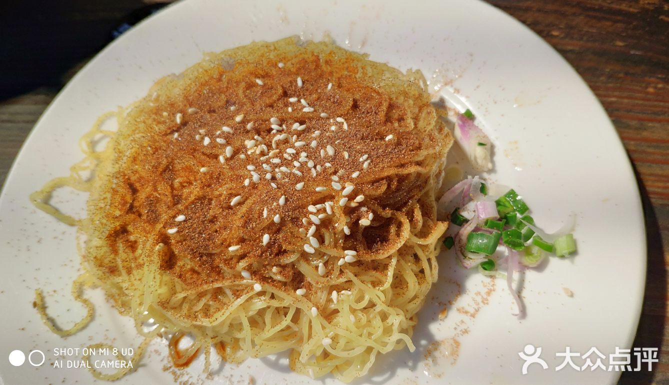 有礼貌，有笑容！【猪肠粉】是三酱肠粉，感觉是芝麻酱