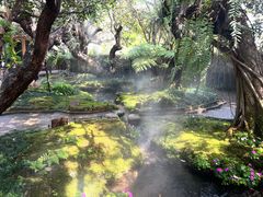 -Chom Cafe and Restaurant